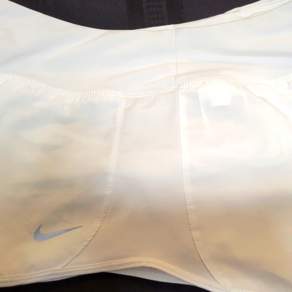 Juniors Size small white drifit Nike shorts.